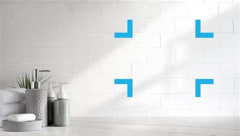 Le piastrelle dei pavimenti e delle pareti vanno pulite con acqua e ammoniaca asciugatele subito dopo con una pelle di lo stesso vale anche per i sanitari acrilici. Pulire le piastrelle del bagno