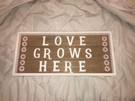 Love grows here hand painted wooden sign / love grows here 