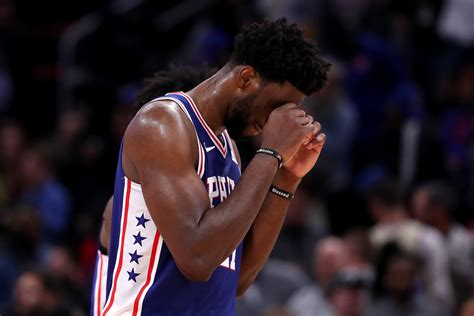 Jaylen brown dunked all over joel embiid in the celtics' season opener vs. Video: Joel Embiid Goes for Windmill Dunk and It Backfires ...