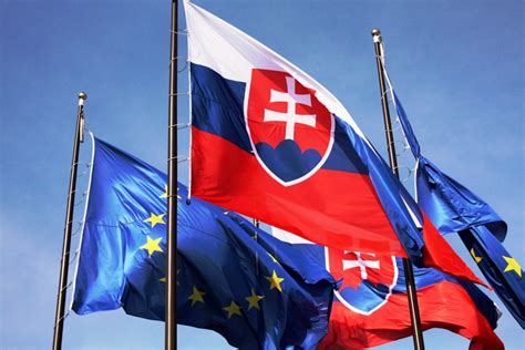 It is a member of the european union (since may 1, 2004) and borders czech republic and austria in the west, poland in the north. 一個小國 改變歐洲難民政策 - *CUP