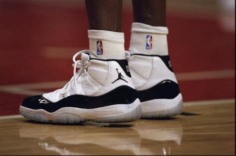Today i'm reviewing the air jordan 11 concord 2018! Michael Jordan Wearing the "Concord" XI: A Photo ...