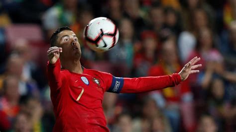 Portugal nationalelf» kader em in holland/belgien. Länderspiele: Portugal patzt bei Ronaldo-Comeback, Messi ...
