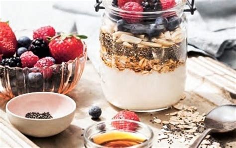 We know it's hard to believe, but one serving of this yummy 10. Overnight Oats | Low carb breakfast, Overnight oats ...