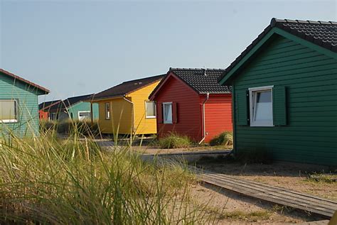 Ehemals fositesland) ist eine deutsche insel in der nordsee von rund einem quadratkilometer größe. Bungalowdorf (auf der Düne) Düne/Helgoland Detail Insel ...