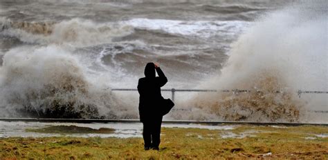 high tide flooding in merseyside january 2014 liverpool echo
