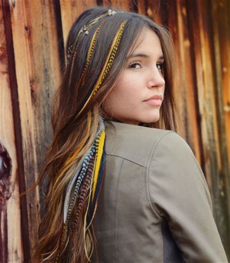 Feathered hair was a popular style in the 70s and early 80s, especially among women with long hair. SHINE on - Feather Hair Extension | Feathered hairstyles ...