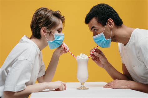 Canadas Top Doctors Advise To Wear Mask During Intercourse And Avoid Kissing New People Hngn