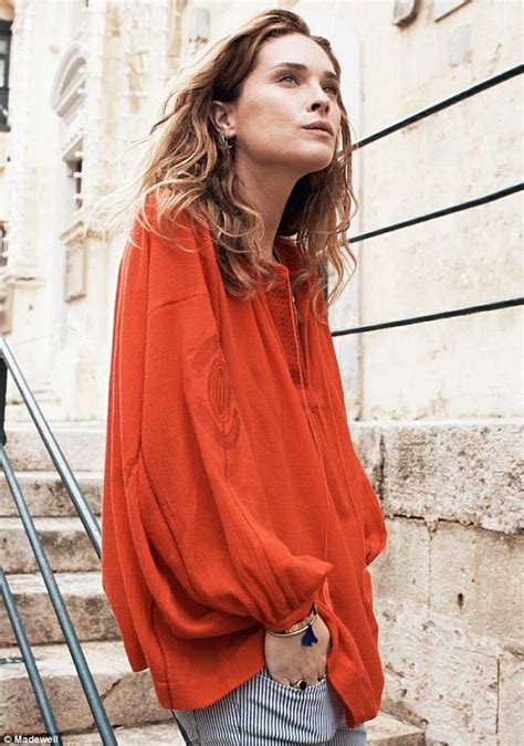 Erin Wasson Embraces Spring As Face Of Madewell S Latest Campaign Daily Mail Online