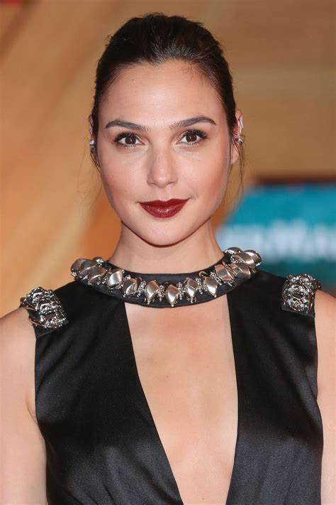 Gal Gadot Hairstyles And Makeup Celebrity Beauty Wonder Woman Glamour Uk