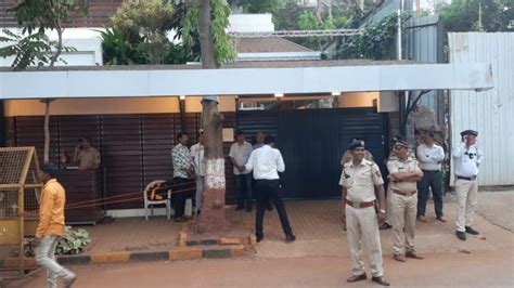 Loudspeaker Row Heavy Police Deployment Outside Raj Thackerays