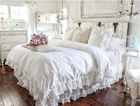Rustic Chic White Ruffled Bedding For A Cozy Bedroom Chic Bedroom Shabby Chic Room Shabby