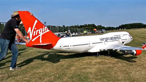 Wow Stunning Biggest Rc Airplane In The World Boeing 747 400