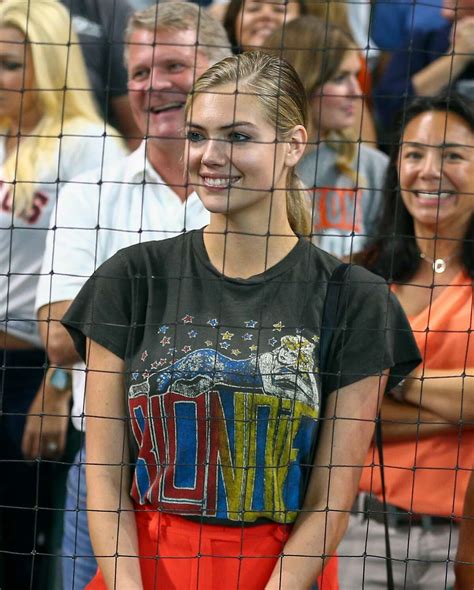 Kate Upton Proves Shes Still The Sports Illustrated Queen In Sexy