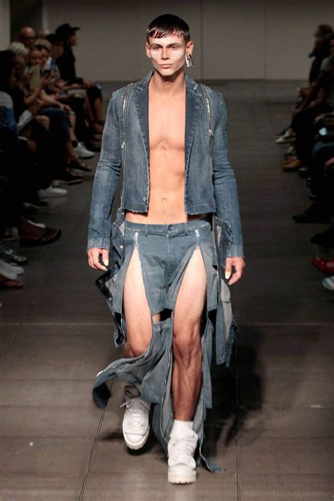World Weird Fashion Outfits in Fashions Shows - Live Enhanced