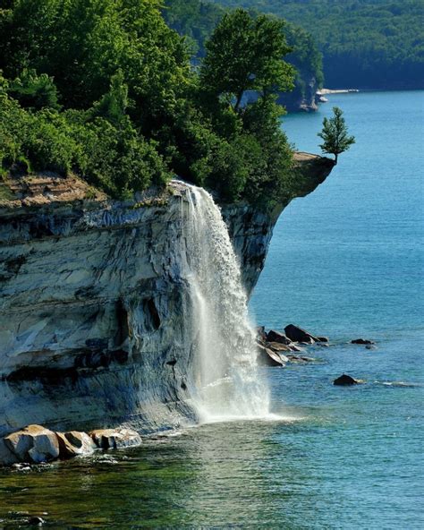 15 Beautiful Photos Of Amazing Waterfalls Beautyharmonylife