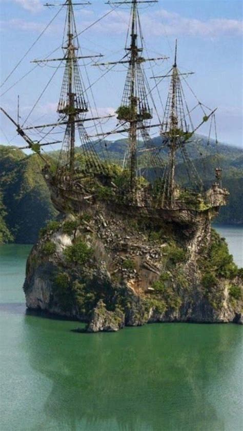 Pin By L4s3rbr4in On Fantasy 5 Abandoned Ships Old Sailing Ships