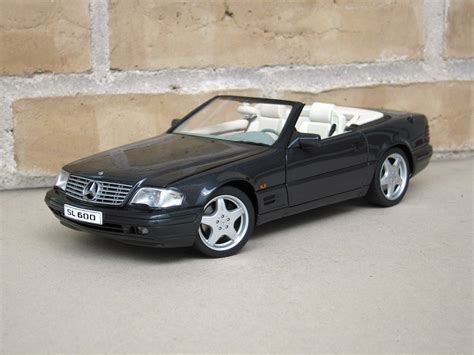 The sl600 weighs an additional 330 pounds, or the equivalent of having two people sitting on your hood. AUTOart 1:18 Mercedes SL600 (R129) - DX Sedan | Coupe ...