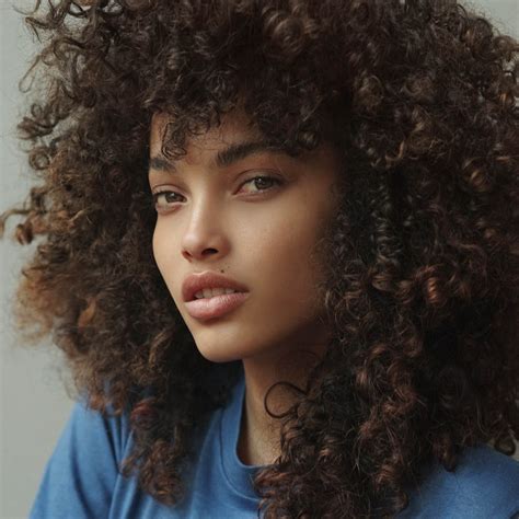 Here's the point where you're going to want to add in a little extra security. 11 Tips for Washing Kinky-Curly Hair the Right Way | Allure
