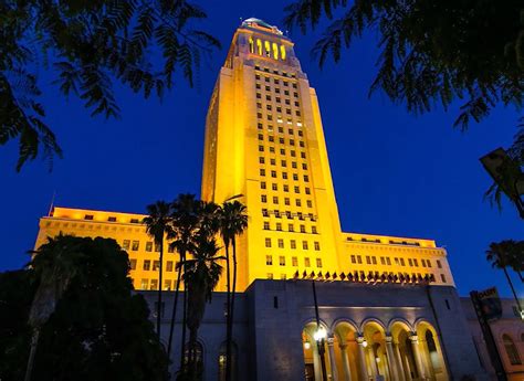 Los Angeles Landmarks Lit Up To Remember Beloved Food Critic