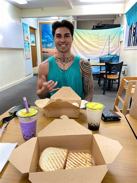 Migsb On Twitter Boba Date 🧋 Him Driving Me Around Hawaii And Buying Me Food 🥺 I Told Him I
