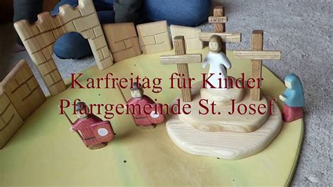 Jemand zündet die kerze an. Karfreitag für Kinder 2020 St. Josef Oer-Erkenschwick ...