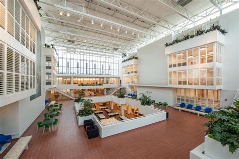 Inside Penns 80m Renovation Of Eero Saarinens Hill College House