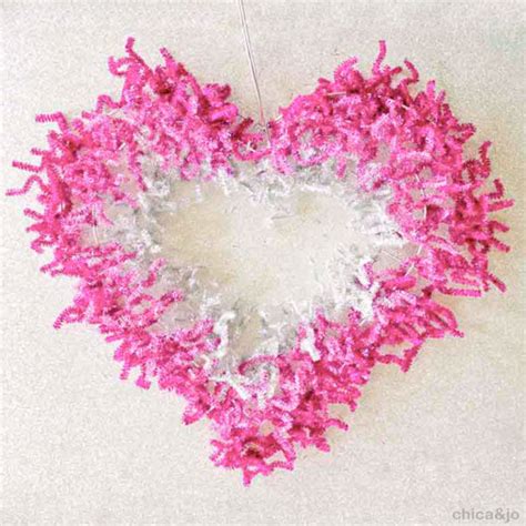 Diy Valentine S Day Heart Wreath With Pipe Cleaners Chica And Jo