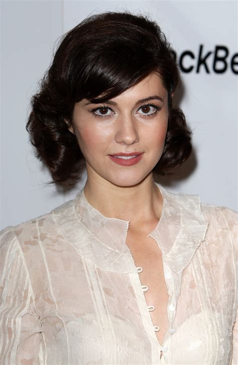 Die Hard Movie Actress Mary Elizabeth Winstead Picture Gallery Images