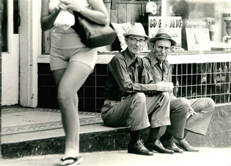 49 Old Photos Of Men Staring At Women In The Past ~ Vintage Everyday