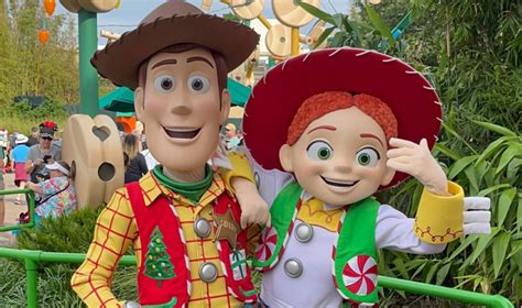 Woody And Jessie Are Full Of Festive Cheer At Disneys Hollywood