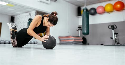 How To Do Medicine Ball Push Ups Correctly Woman Vitality