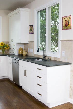 Painting formica countertops is a way of enhancing a vintage look or transforming it into a contemporary look. How to Paint Laminate Countertops (Step-by-Step Guide ...