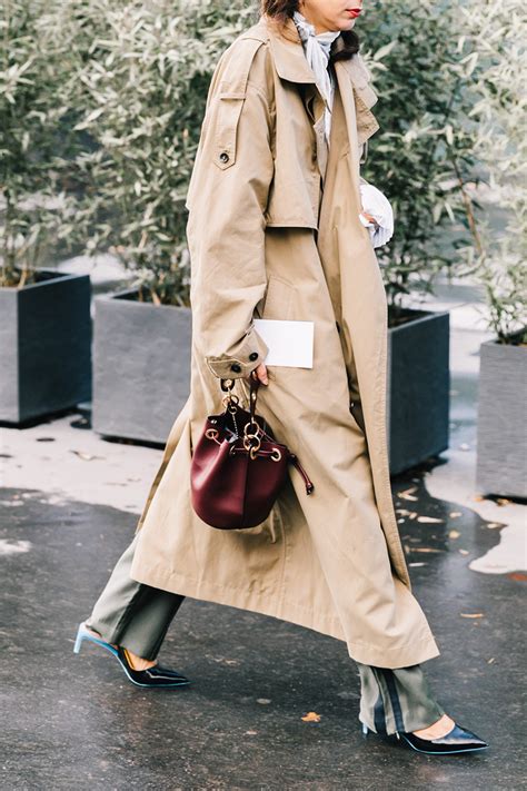 14 Trench Coat Outfits From The Street Style Scene Who What Wear