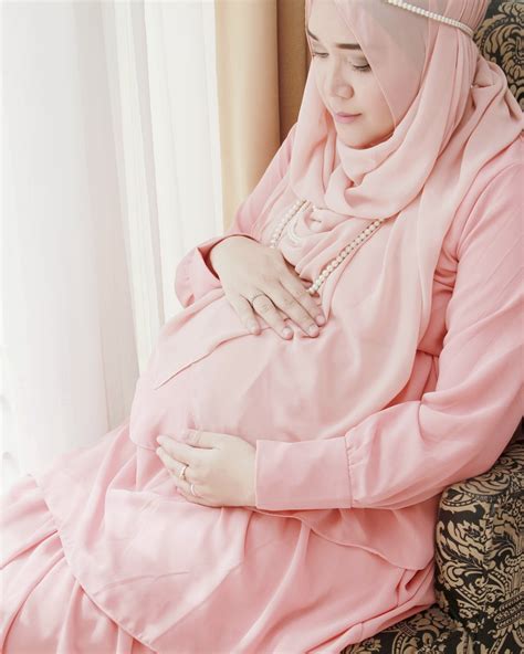 Hijab Beauty Maternity Photoshoot