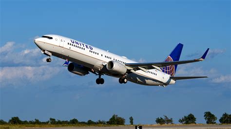 United Airlines Expand Service That Holds Connecting Flights