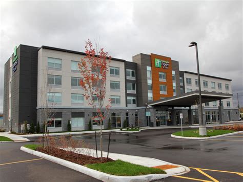 Hotel with free breakfast, near angle lake park. Hotel in Collingwood, Ontario | Holiday Inn Express ...