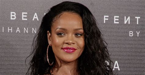 what shade of fenty foundation does rihanna wear her makeup artist lets fans know