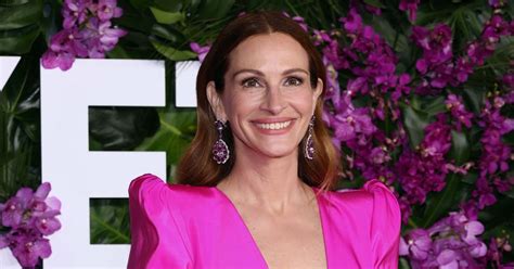 Julia Roberts Debuts Bold Colored Bangs At Luxury Watch Fair Meaww