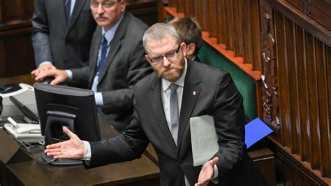Watch wniosek formalny braun on streamable. Braun podsumował expose Morawieckiego, recytując wiersz ...