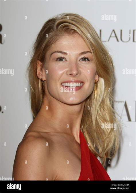 Rosamund Pike Hi Res Stock Photography And Images Alamy