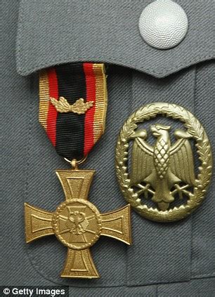 Bundeswehr cross of honor 'in en yüksek sınıfıdır. German troops get first bravery award since World War Two ...