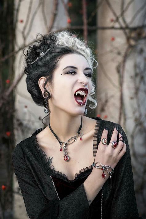 Pin By The Fixer On Vampires Female Vampire Vampire Girls Goth Beauty