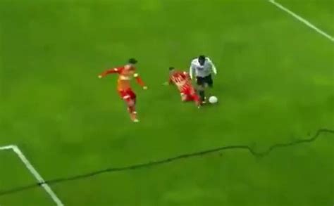 2+1 yıllık anlaşma yapıldı barcelona'nın hamlesi ise. 18 yaşındaki Doğan Alemdar, Mensah'ın penaltısını kurtardı!