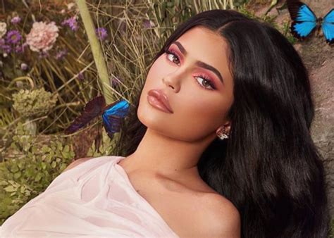 Kylie Jenner Flaunts Her Curves In Revealing Guizio Bathing Suit