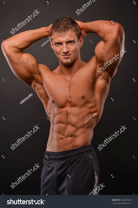 Athletic Shirtless Male Model Flexing Muscles Stock Fotografie