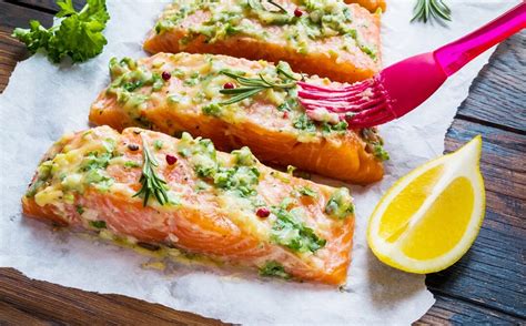 Nueve formas de preparar salmón noruego al horno para cenar fácil y
