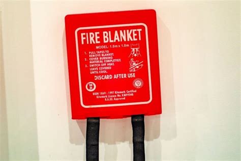 How Does A Fire Blanket Work Including Vs Fire Extinguishers Fire Safe Living