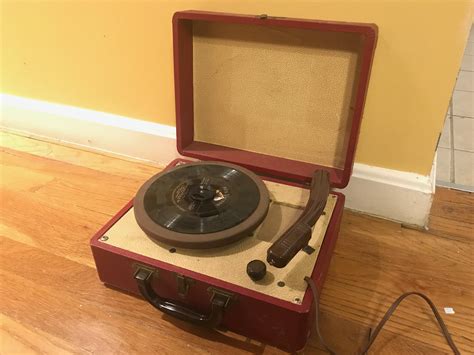What Is The Model Of This Symphonic Portable Record Player R