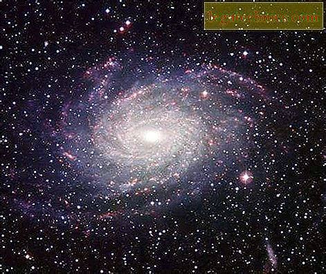 Los brazos espirales parecen surgir del final de la barra mientras en las galaxias espirales parecen surgir del núcleo galáctico. Galaxia Espiral Barrada 2608 - Galaxia Tipo Espira M106 ...