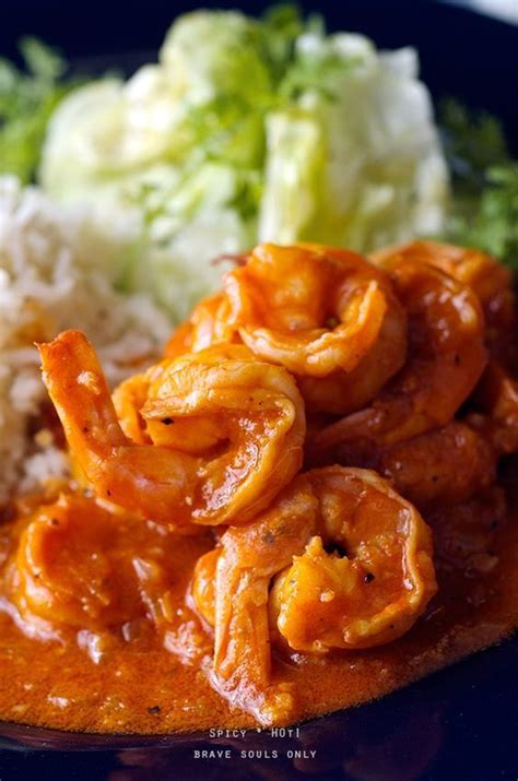 Why a la diabla well because this recipe is *spicy*, as in ~shzsshzzsshz~ that noise that your mouth makes when your mouth salivates, when your tongue tingle and sweats and you have rosy checks and almost start cursing hell yes! Deviled Shrimp Camarones a la Diabla ~Yes, more please ...